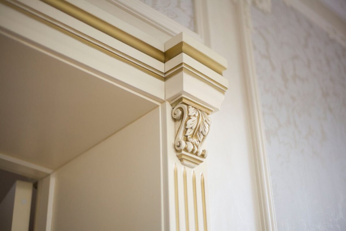 services-01 Elegant close-up of ornamental molding in a classic interior design setting.